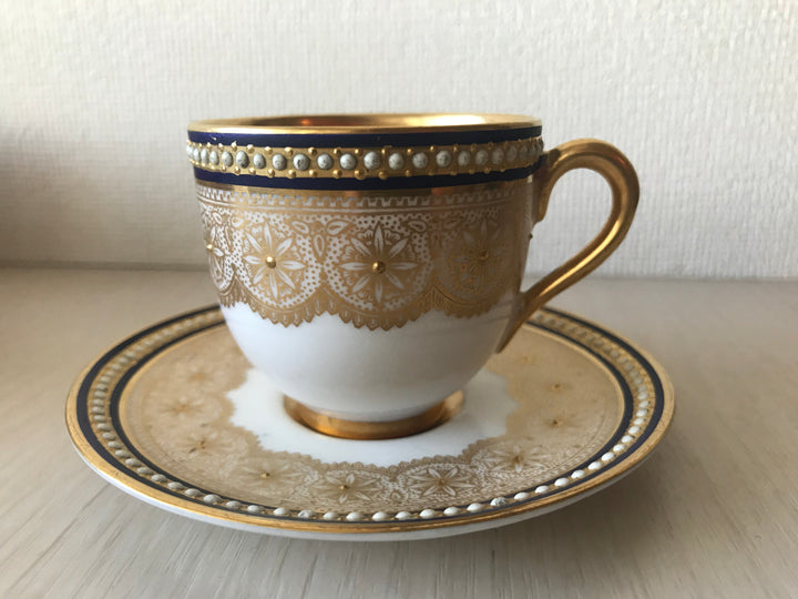 ロイヤルウースタージャポニズム　金彩の家紋とジュエルのデミタスカップ＆ソーサー