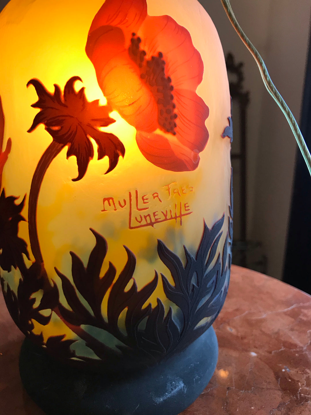 ミューラー兄弟　アネモネの花のテーブルランプ