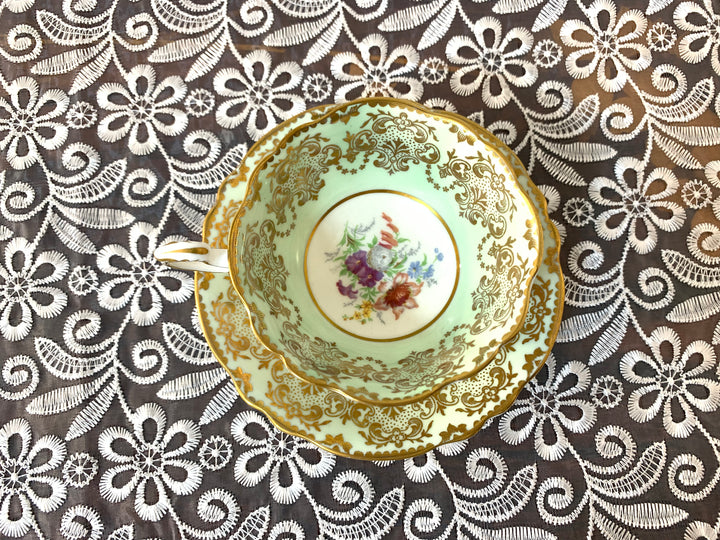 パラゴン（paragon）食器　ライムグリーンとブルームのティーカップ&ソーサー