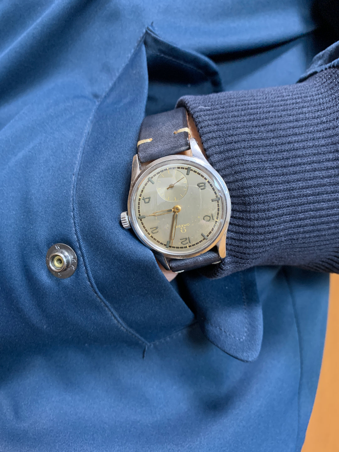 ヴィンテージ　オメガ　スウェーデン向けグレーダイヤル腕時計