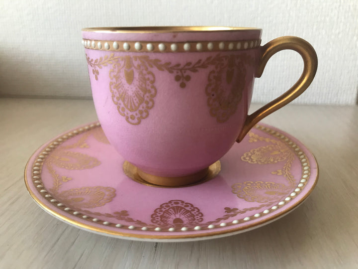 ロイヤルウースター　ピンク下地に白いジュエルのデミタスカップ＆ソーサー