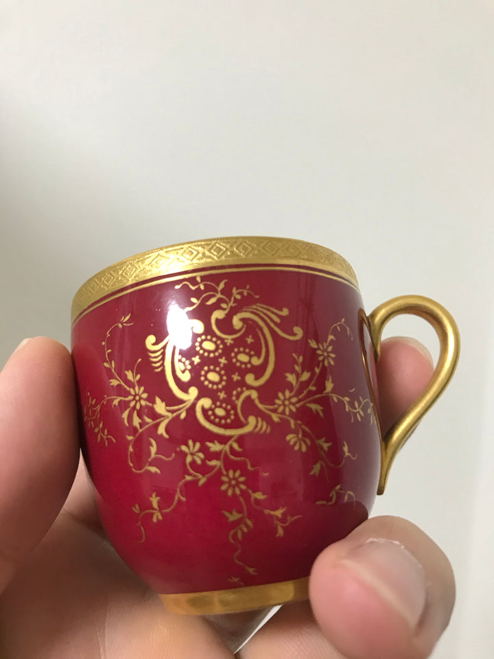 コールポート（COALPORT）赤と金彩のデミタスカップ＆ソーサー