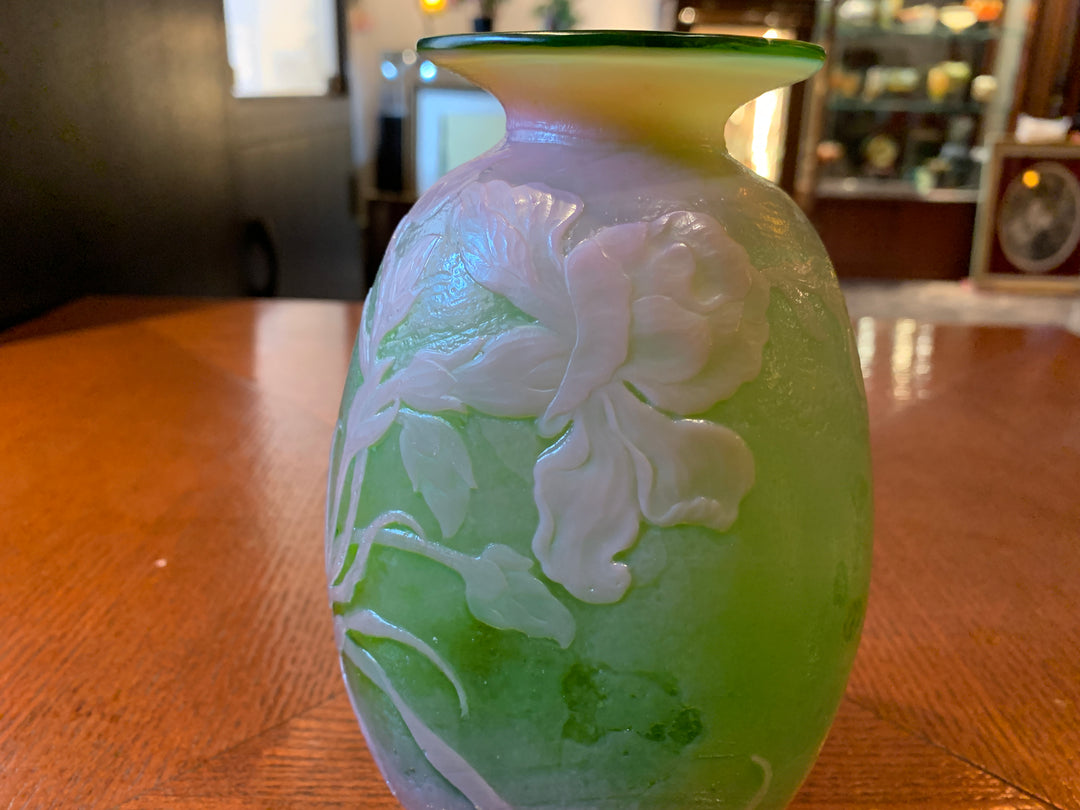 エミールガレ　アイリスの花の花瓶　アート作品