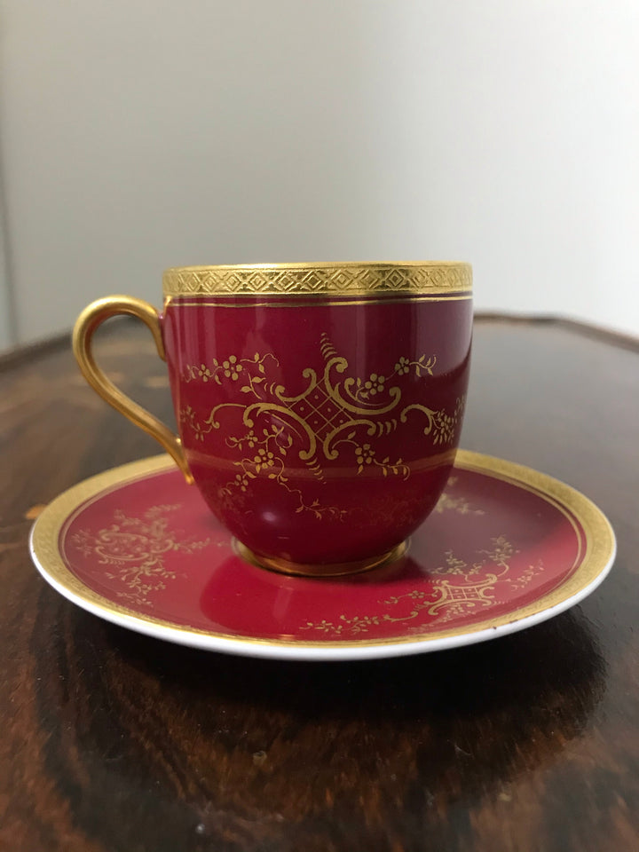 コールポート（COALPORT）赤と金彩のデミタスカップ＆ソーサー