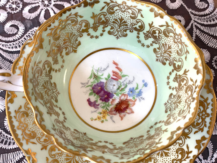 パラゴン（paragon）食器　ライムグリーンとブルームのティーカップ&ソーサー