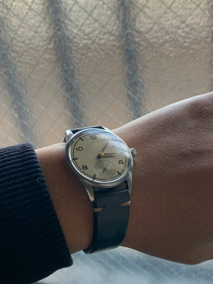 ヴィンテージ　オメガ　スウェーデン向けグレーダイヤル腕時計