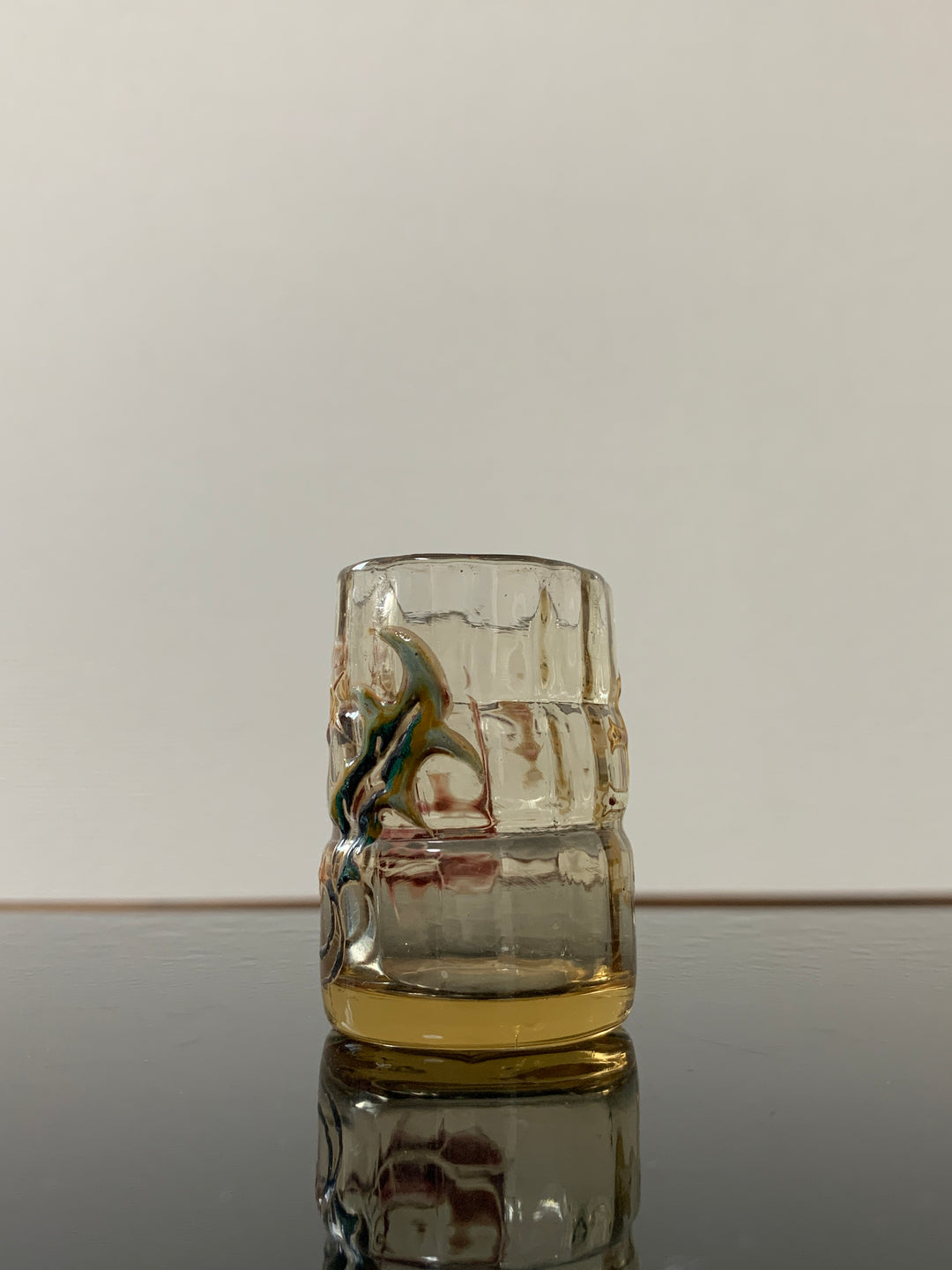 エミールガレの初期作品　エナメルガラスが使われたアザミのリキュールグラス