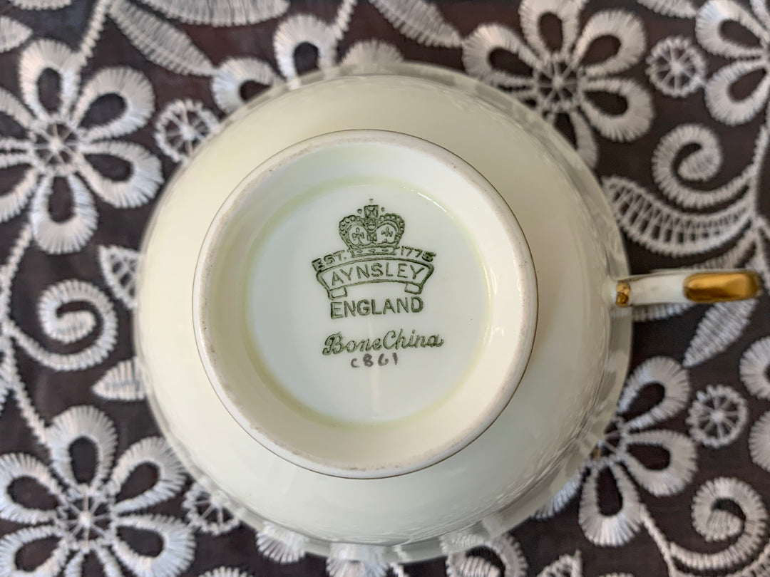 エインズレイ　ピンクローズとブルームのティーカップ&ソーサー