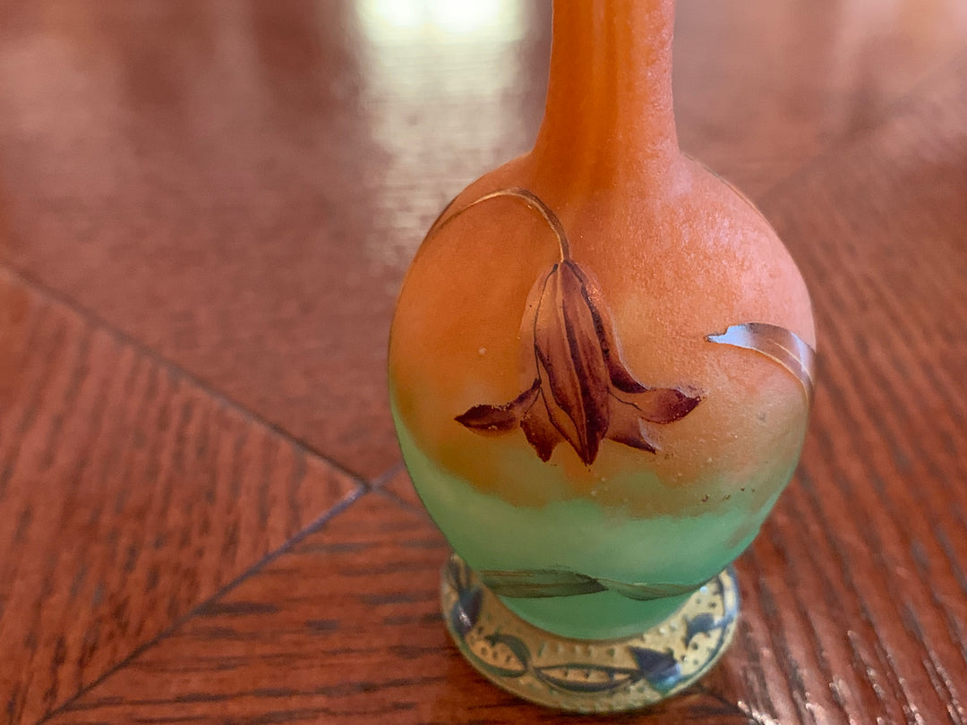 ドームナンシー「ドーム兄弟」シクラメンの花のくびれ型花瓶