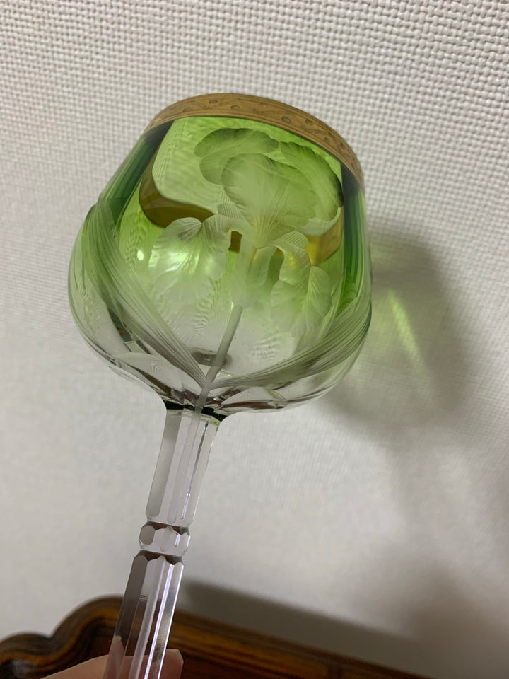 ボヘミアングラス　モーゼル　アイリスが描かれたワイングラス
