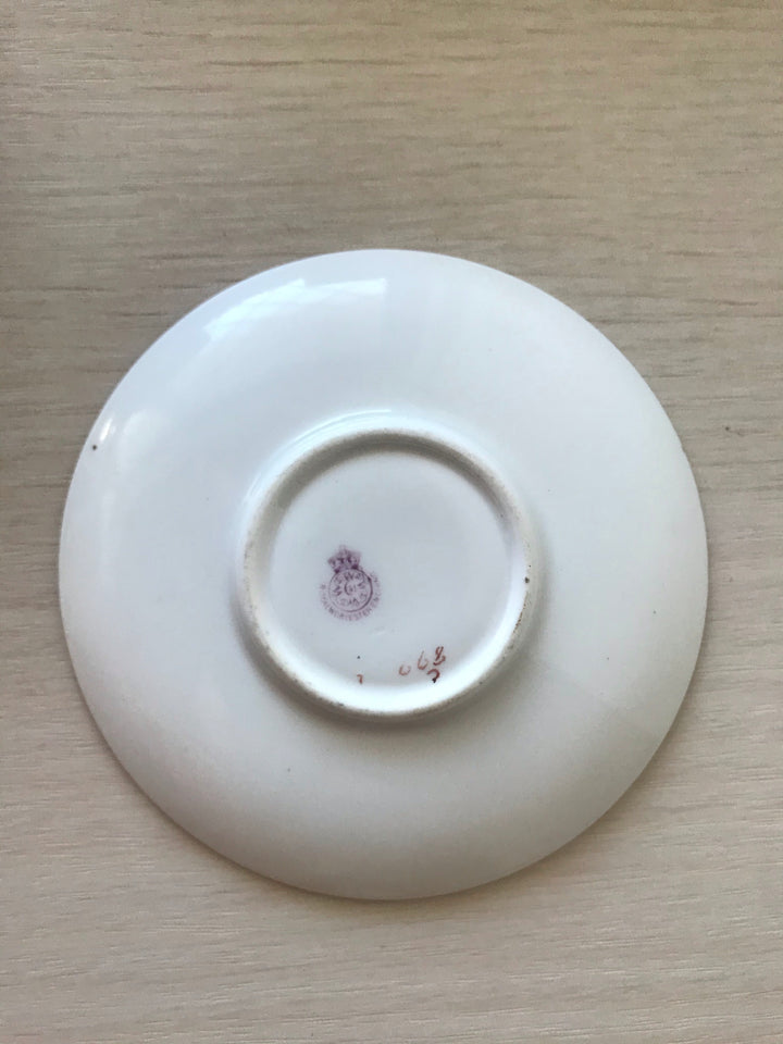 ロイヤルウースター　ピンク下地に白いジュエルのデミタスカップ＆ソーサー