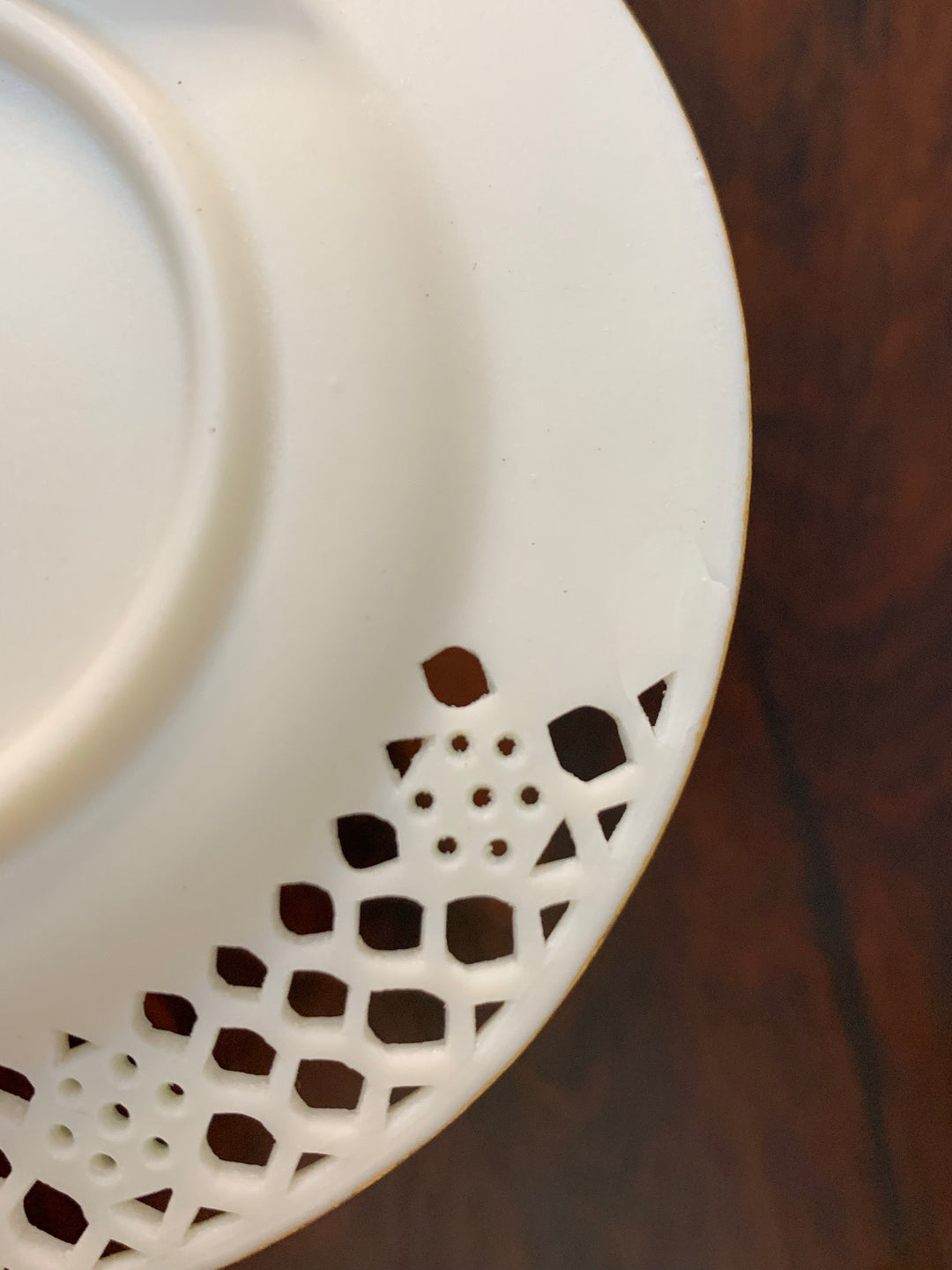 ロイヤルウースター　透かし技法（ピアス技法）のデミタスカップ　パリアン磁器