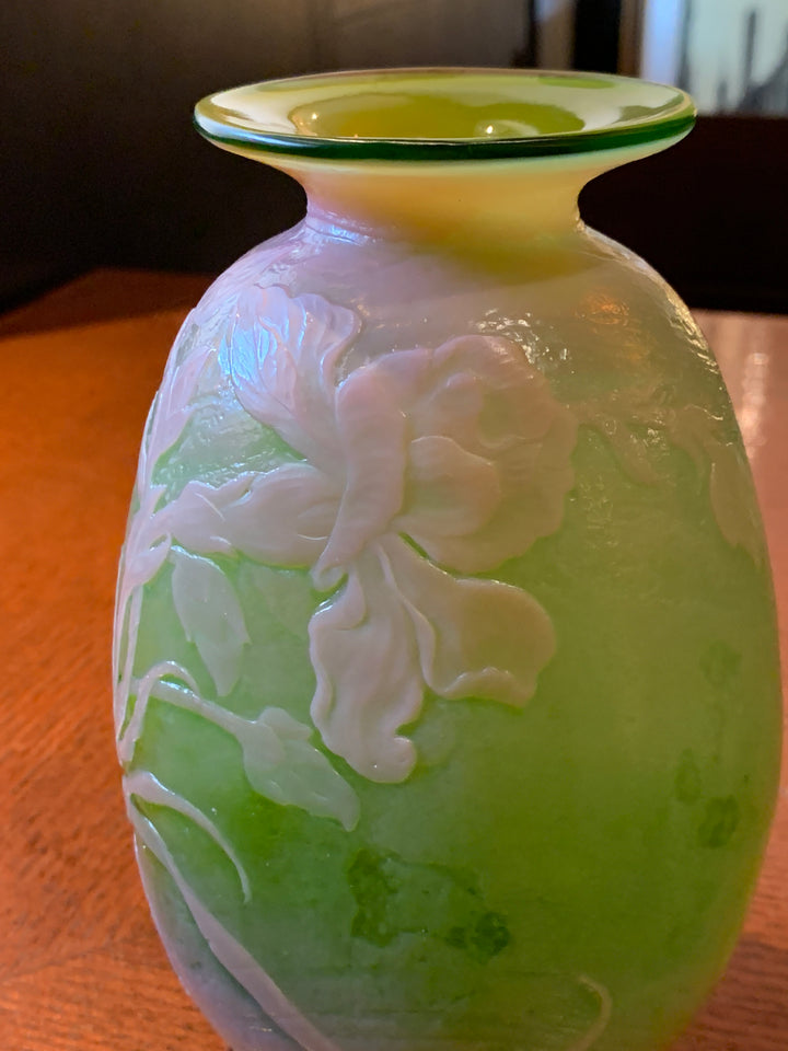 エミールガレ　アイリスの花の花瓶　アート作品