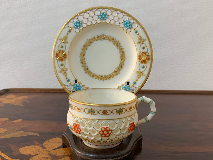 ロイヤルウースター　透かし技法（ピアス技法）のデミタスカップ　パリアン磁器