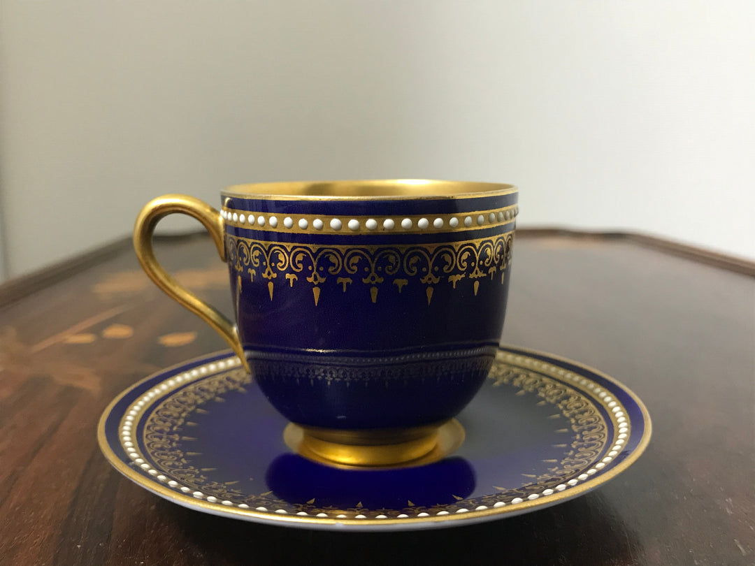 ロイヤルウースター セーブルの青と金彩とジュエルのデミタスカップ&ソーサー 　1904年頃