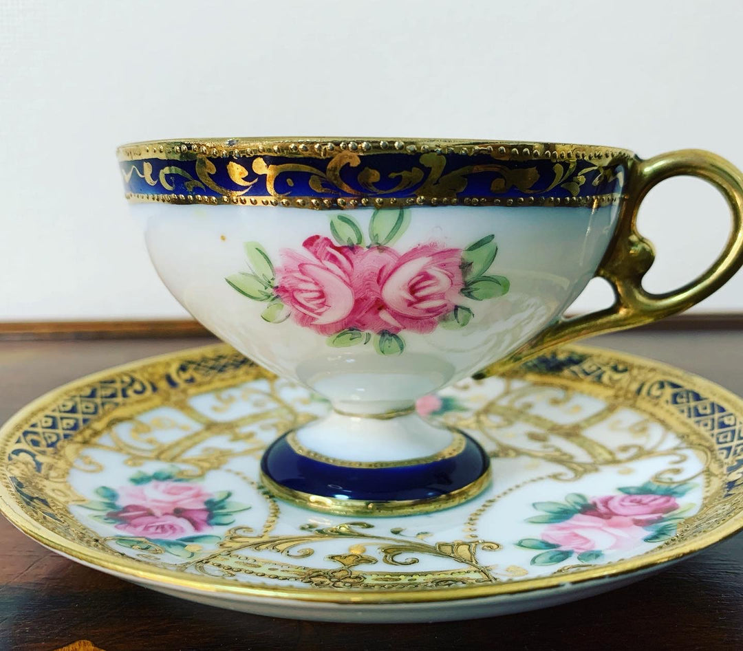 残り２セット　オールドノリタケ　ピンクローズとコバルトと金盛りのティーカップ&ソーサー