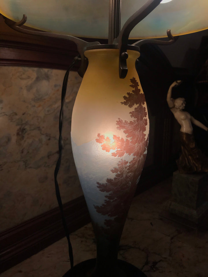 エミールガレ　山岳風景と鷲尾のアールヌーボー時代のアンティークテーブルランプ