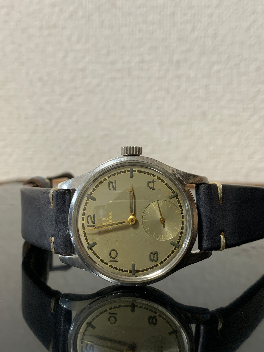 ヴィンテージ　オメガ　スウェーデン向けグレーダイヤル腕時計