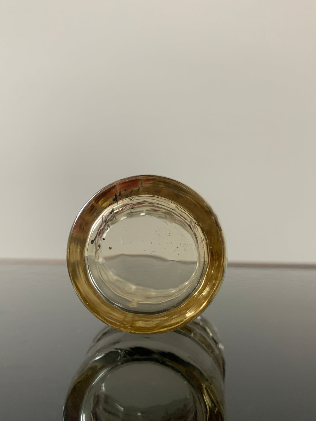 エミールガレの初期作品　エナメルガラスが使われたアザミのリキュールグラス