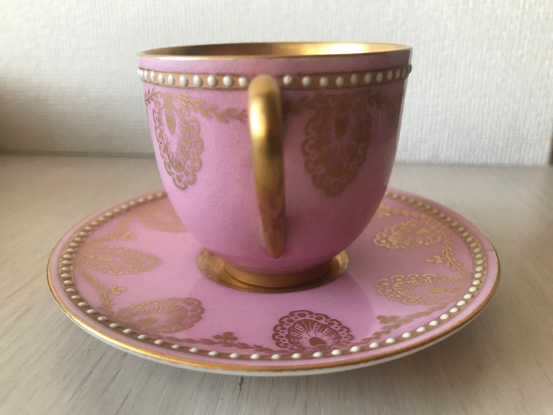 ロイヤルウースター　ピンク下地に白いジュエルのデミタスカップ＆ソーサー