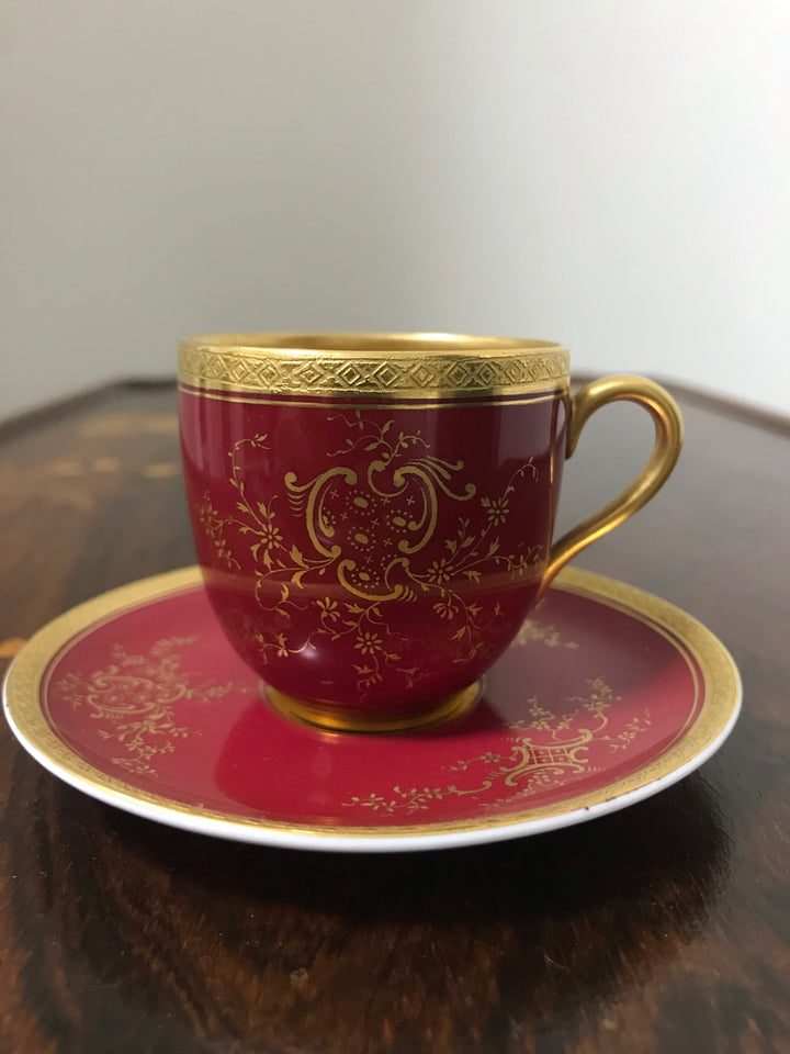 コールポート（COALPORT）赤と金彩のデミタスカップ＆ソーサー