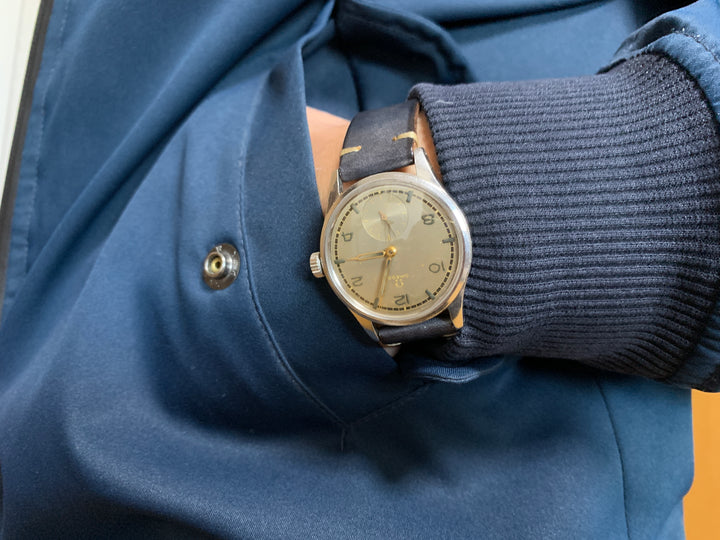 ヴィンテージ　オメガ　スウェーデン向けグレーダイヤル腕時計