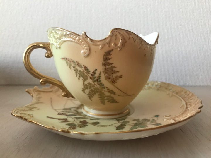 1890年代　アンティーク　ロイヤルウースター　アールヌーヴォーブラッシュアイボリー　網目模様　手描き絵付け　カップとソーサーのセット
