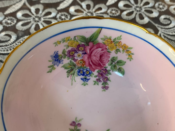 パラゴン（paragon）食器　ピンクローズと忘れな草のティーカップ&ソーサー