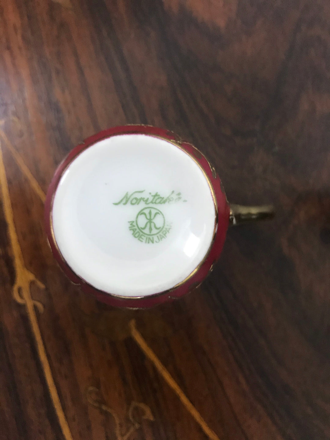 オールドノリタケ　アールヌーボー文様　ルビーレッドのコーヒーカップ＆ソーサー