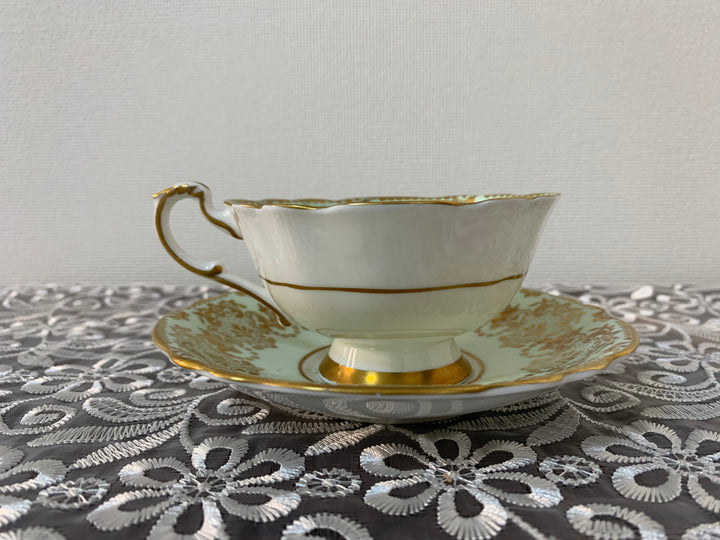 パラゴン（paragon）食器　ライムグリーンとブルームのティーカップ&ソーサー