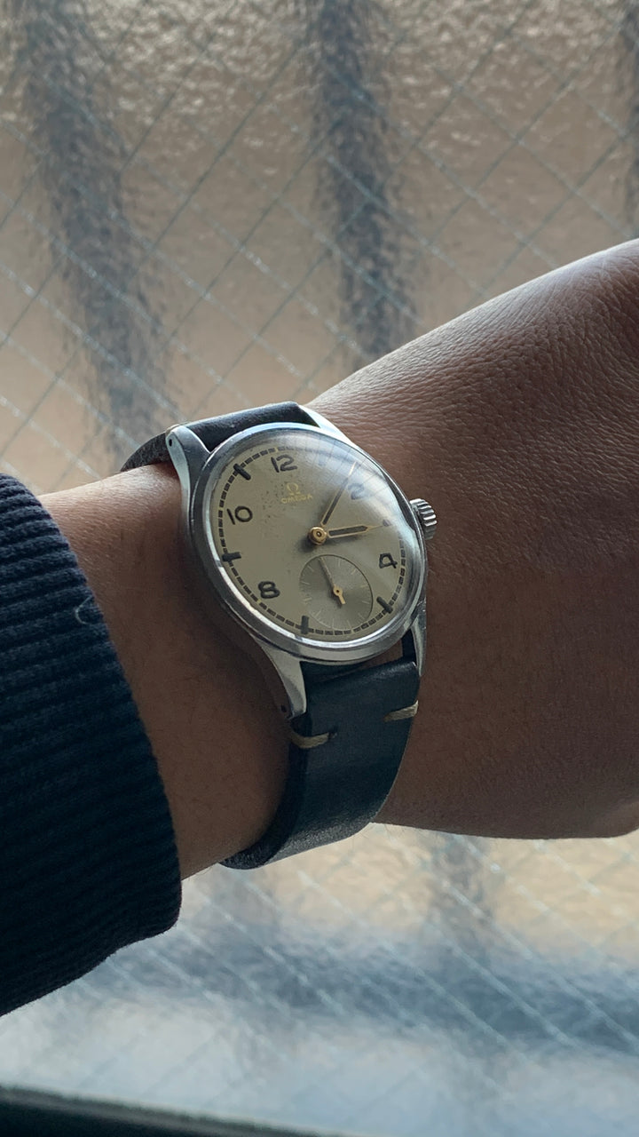 ヴィンテージ　オメガ　スウェーデン向けグレーダイヤル腕時計