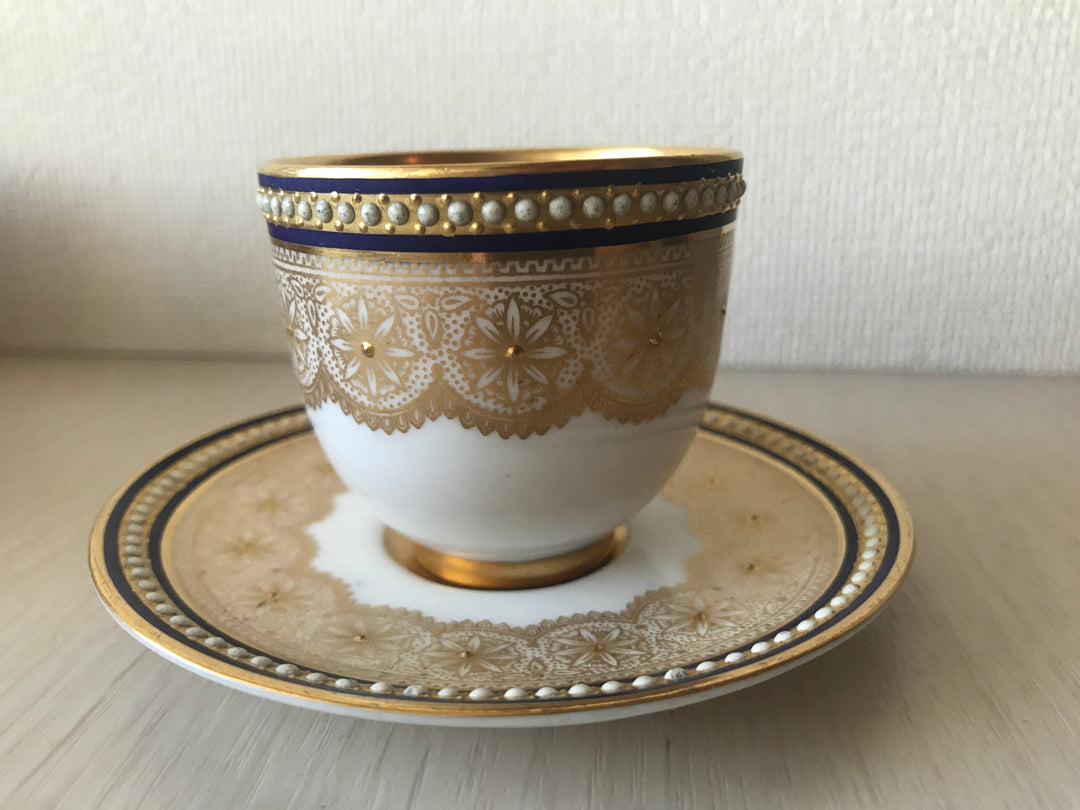 ロイヤルウースタージャポニズム　金彩の家紋とジュエルのデミタスカップ＆ソーサー