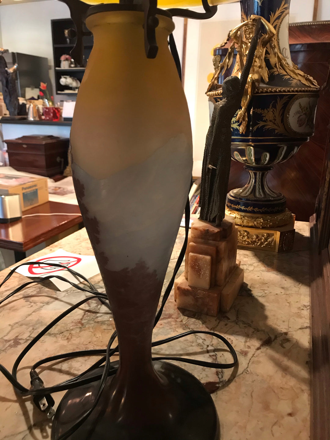 エミールガレ　山岳風景と鷲尾のアールヌーボー時代のアンティークテーブルランプ