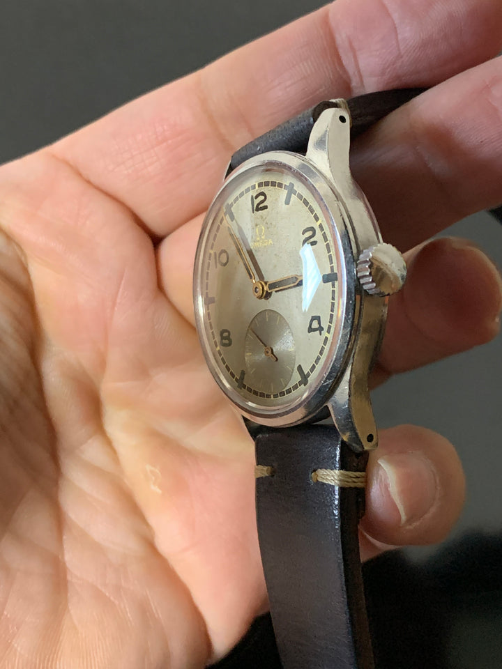 ヴィンテージ　オメガ　スウェーデン向けグレーダイヤル腕時計