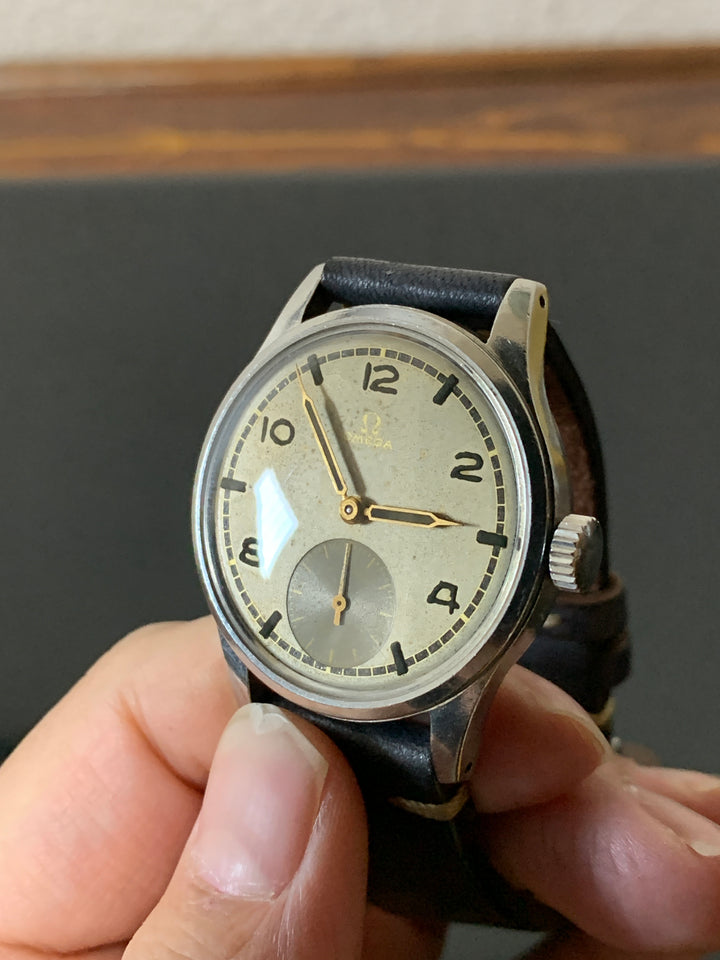 ヴィンテージ　オメガ　スウェーデン向けグレーダイヤル腕時計