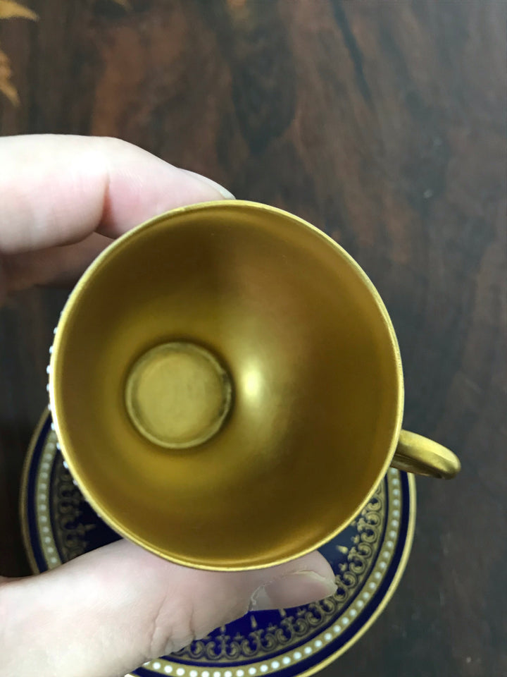 ロイヤルウースター セーブルの青と金彩とジュエルのデミタスカップ