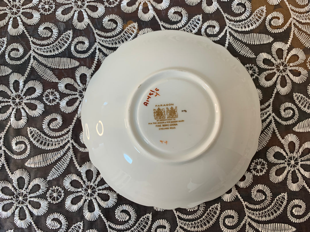 パラゴン（paragon）食器　ライムグリーンとブルームのティーカップ&ソーサー