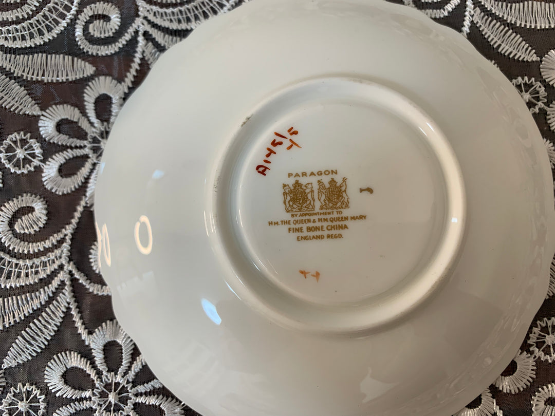 パラゴン（paragon）食器　ライムグリーンとブルームのティーカップ&ソーサー