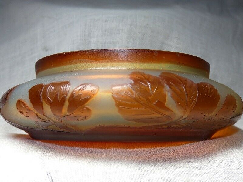 Vide poche ou coupe, pate de verre signée " Gallé " école de Nancy Art Nouveau