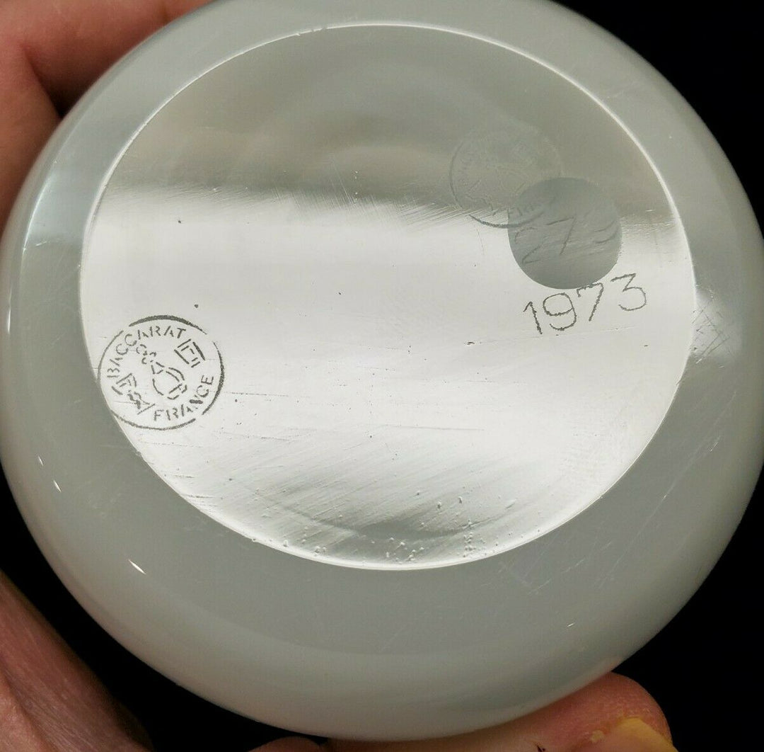 RARE 1973 BACCARAT BLUE DAHLIA ON WHITE BACKGROUND ART GLASS PAPERWEIGHT #279