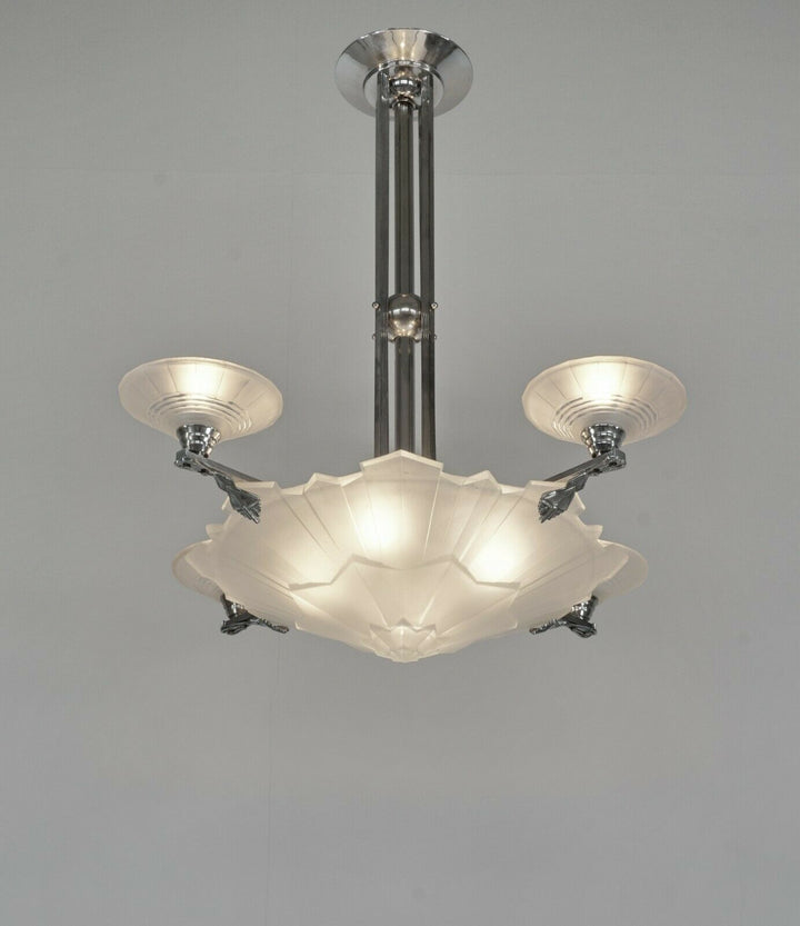 HANOTS : A 1935 ART DECO CHANDELIER .......... French lamp degué era France 1930