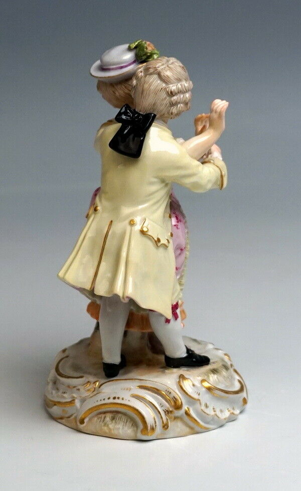 マイセン人形(MEISSEN)「抱擁する男女」