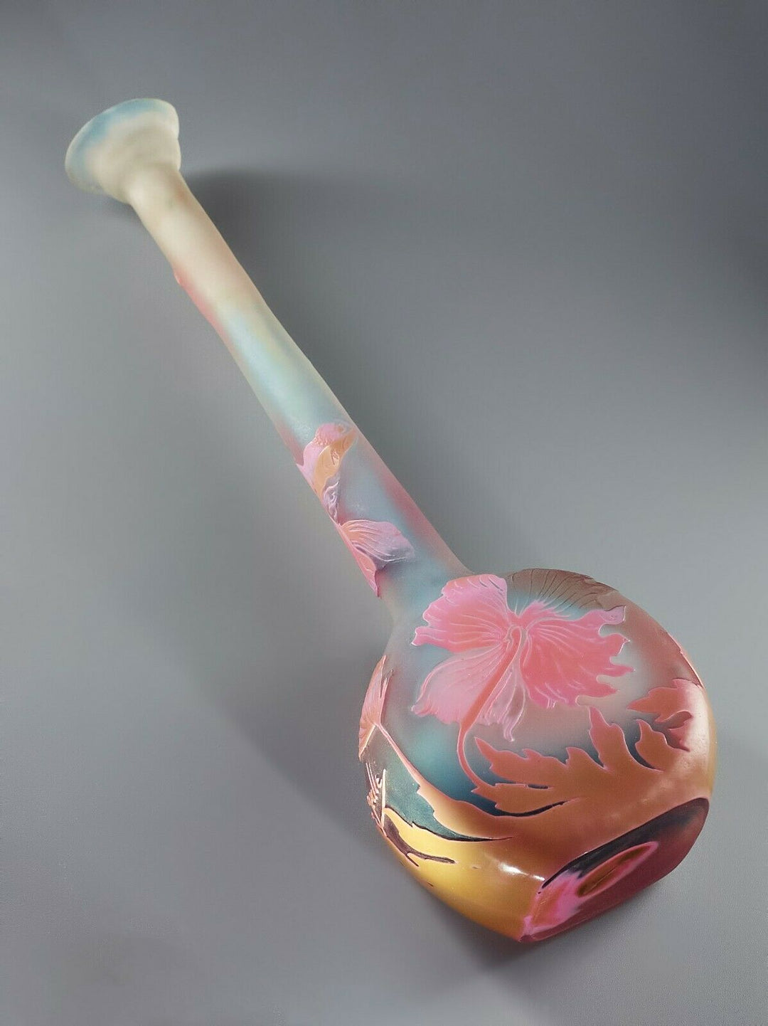 エミールガレ　ピンクの花の幻想的なバンジョー型花瓶