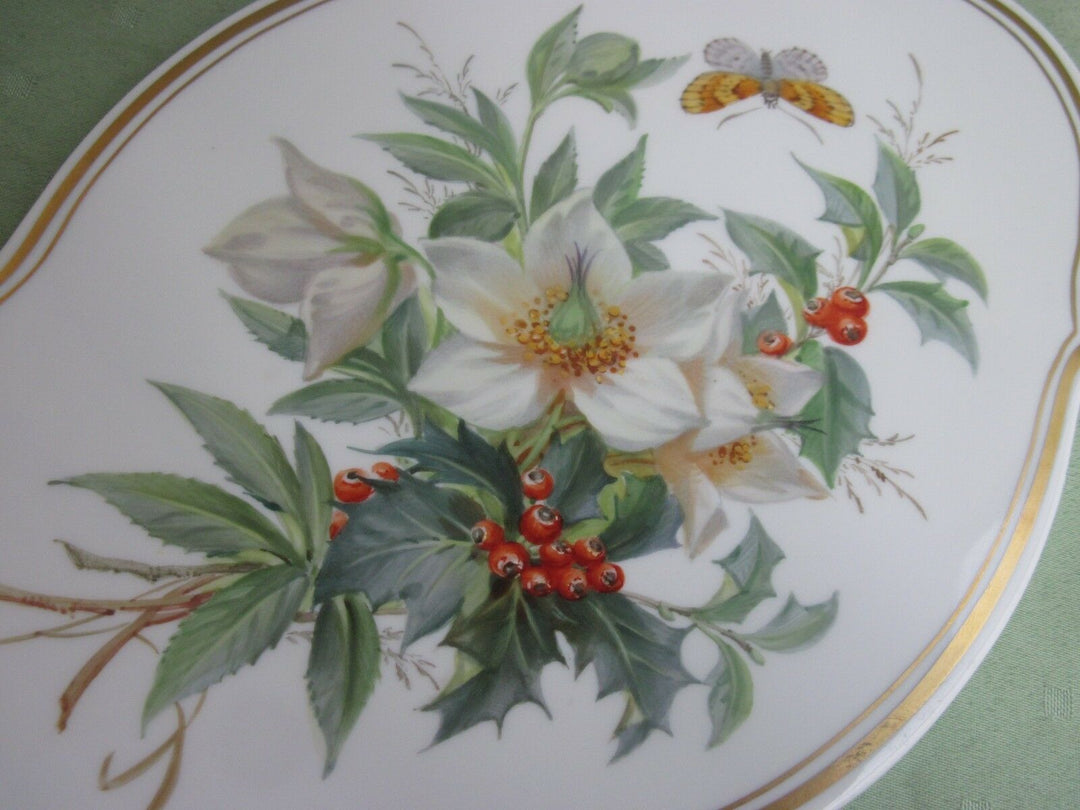 Schöne Meissen Bildplatte mit naturalistische Blumen, Schmetterling und Gold