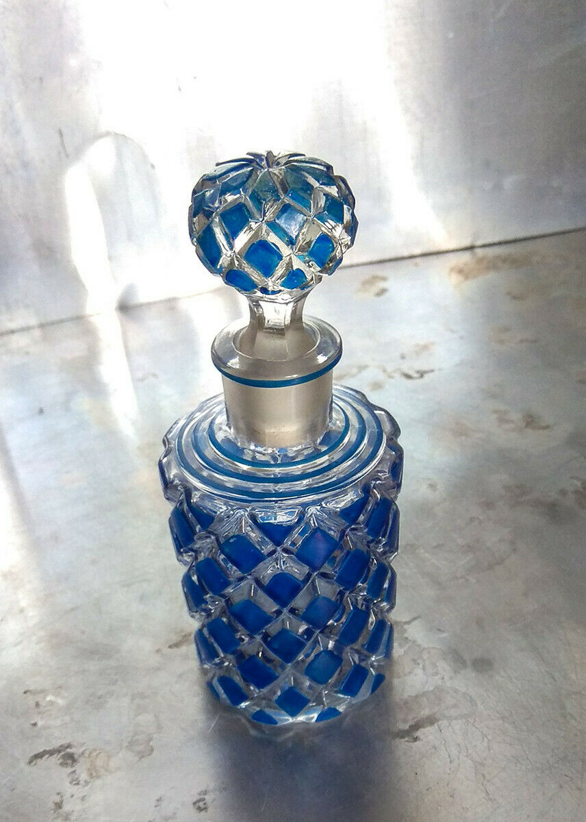 Flacon parfum cristal soufflé moulé émaillé style Diamants Baccarat St-Louis ?