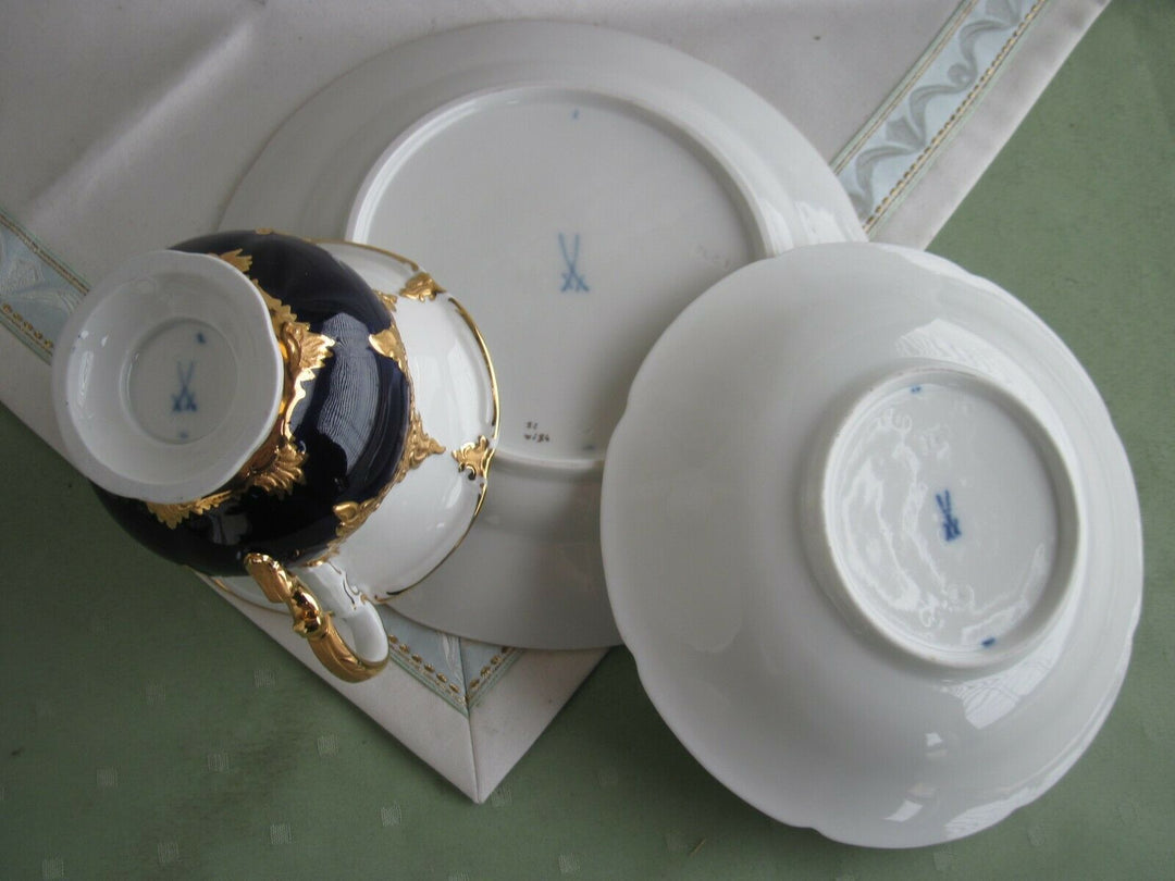 Schöne Meissen Kaffee-Sammeltasse in B-Form mit Kobalt und Gold