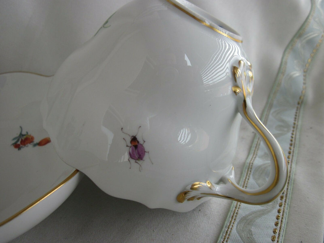Schöne Meissen Kaffee-Sammeltasse mit vielen Blumen, Insekten-Malerei und Gold