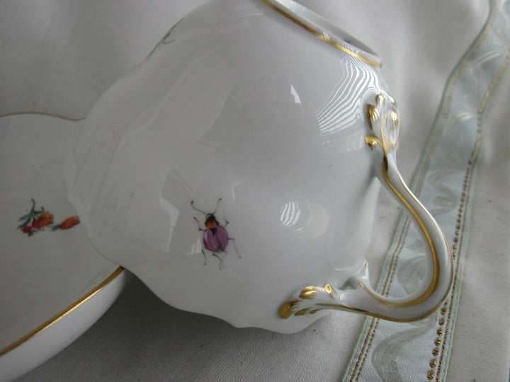 Schöne Meissen Kaffee-Sammeltasse mit vielen Blumen, Insekten-Malerei und Gold