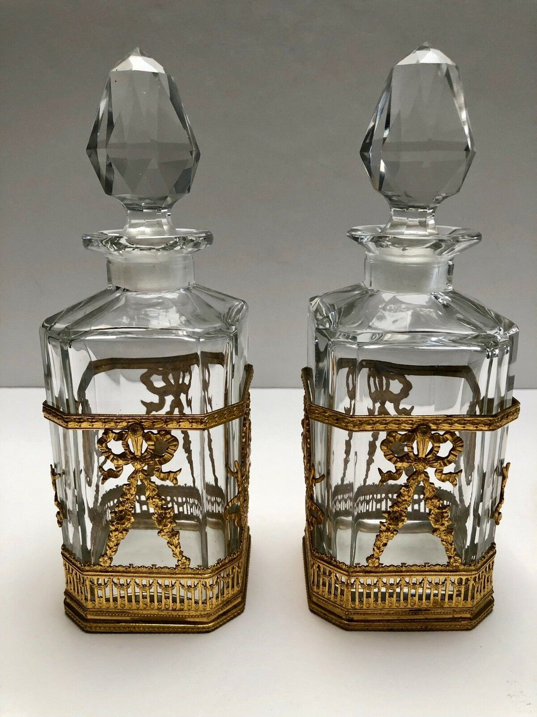 Magnifique BACCARAT CRISTAL ET DORE BRONZE bouteilles de parfum Paire- afficher le titre d'origine