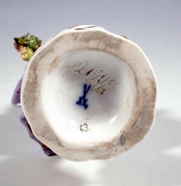 マイセン人形(MEISSEN)「ルサティアン地方の伝統衣装の女性」